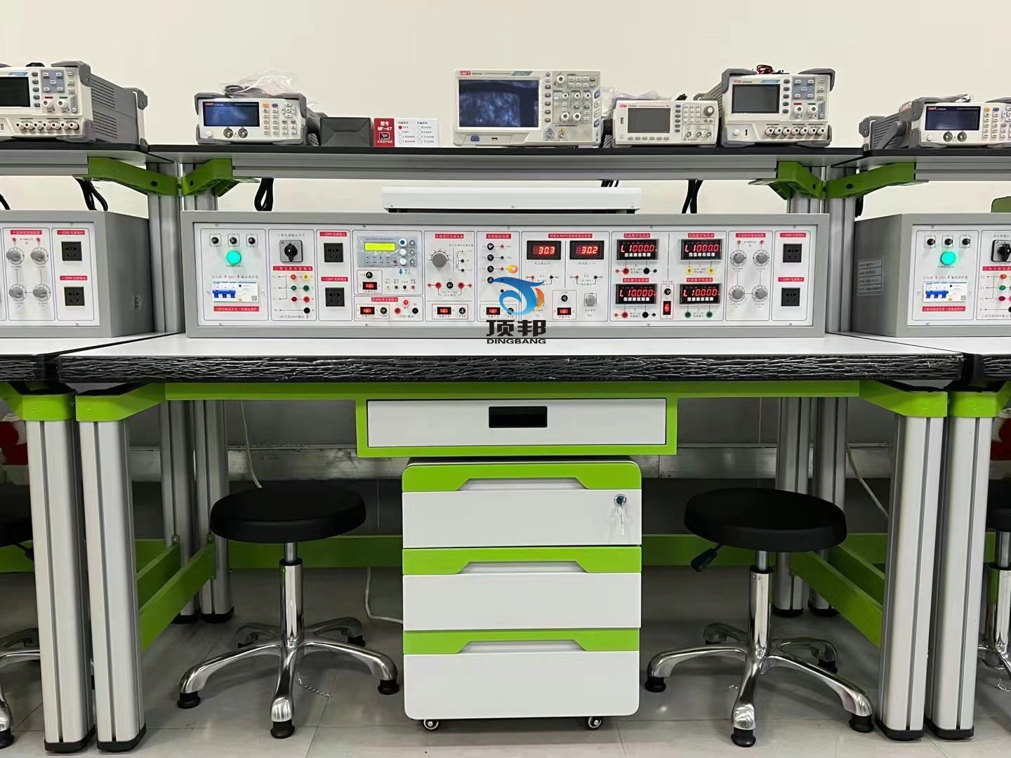 电工电子技术综合应用创新实训考核装置(图1) 电工电子技术综合应用创新实训考核装置